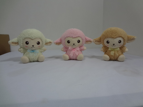 三隻小羊毛絨玩具