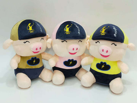 戴帽豬毛絨玩具